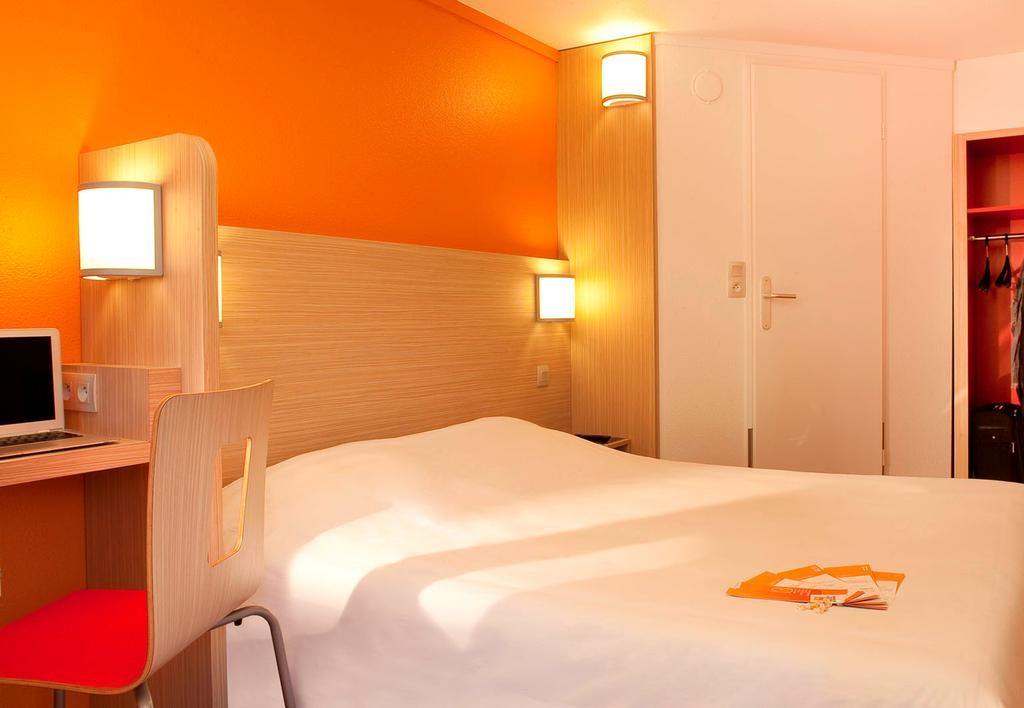 Premiere Classe Valenciennes Ouest Petite Foret Dış mekan fotoğraf