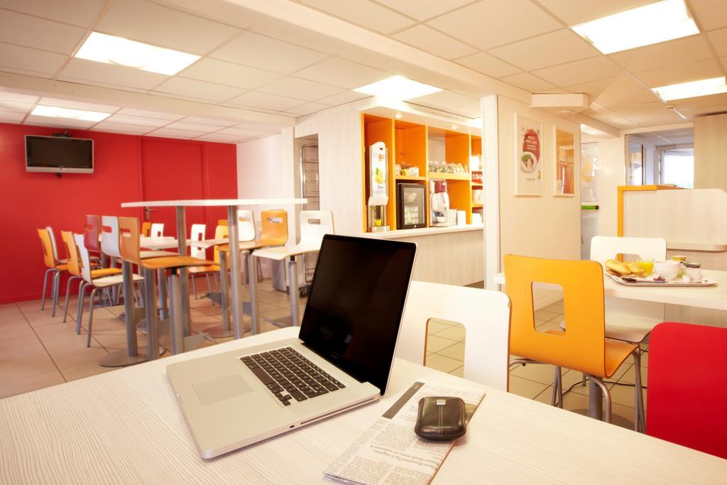 Premiere Classe Valenciennes Ouest Petite Foret Dış mekan fotoğraf