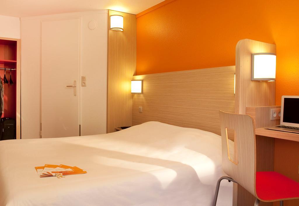 Premiere Classe Valenciennes Ouest Petite Foret Dış mekan fotoğraf